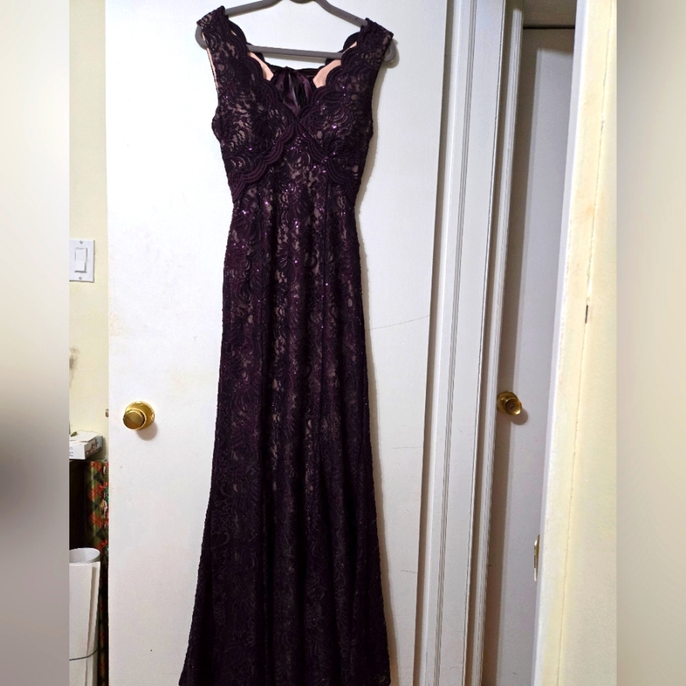 SIZE 10 SPECIAL OCASSION DRESS - Picture 3 of 8